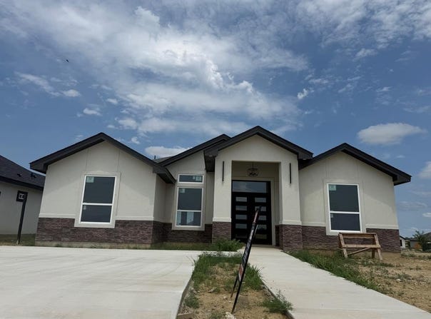 3177 Mauricio Libson Blvd, Eagle Pass, TX 78852