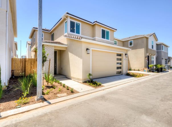 1498 Vintage Lane, Clovis, CA 93619