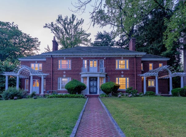 26  Overlok circle, New Rochelle, NY 10804