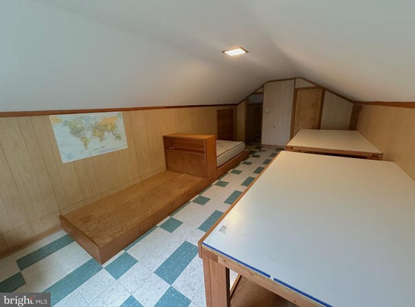 2220 GRANDVIEW ROAD, HANOVER, PA 17331