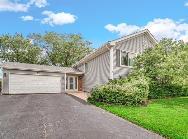 818 Woodbine Circle, Lake Zurich, IL 60047