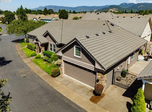 3241 LAKE GLENN DR, Eugene, OR 97408