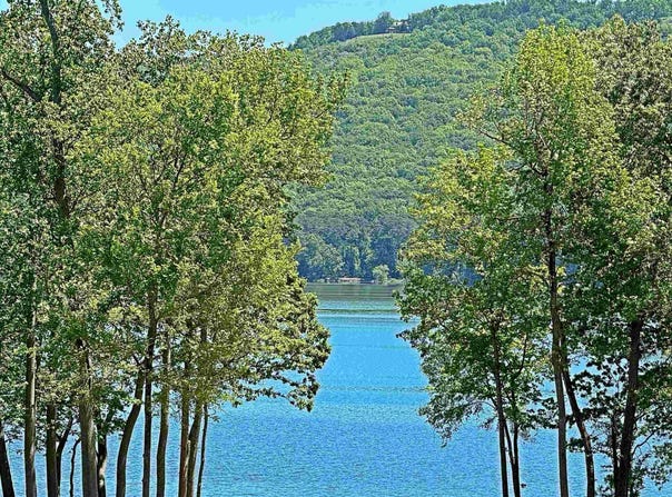 2042 Lookout Mountain Drive, Scottsboro, AL 35769