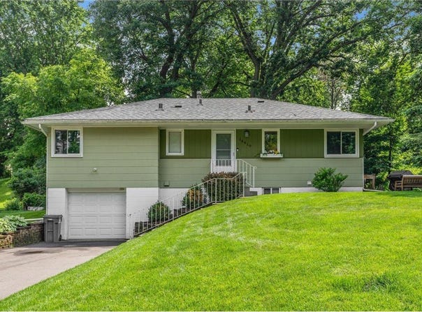 16419 Seymour Drive, Minnetonka, MN 55345