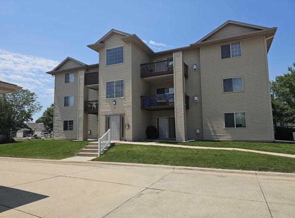 3649 Pheasant Lane, Waterloo, IA 50701