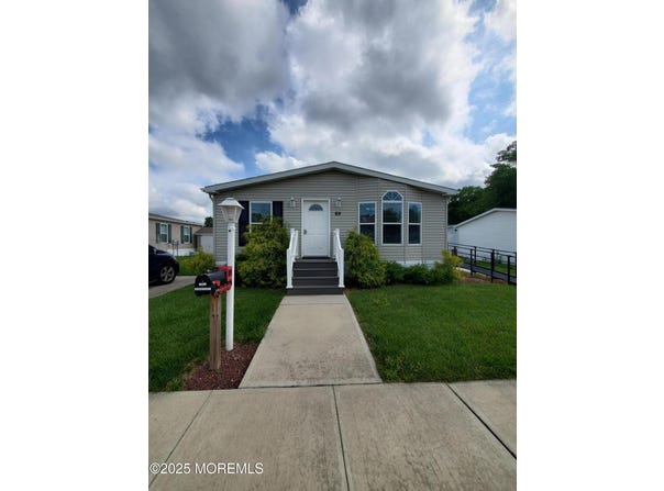 69 Robin Place, Freehold, NJ 07728