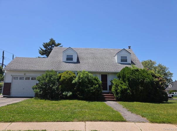 80 Elmwood Street, Plainview, NY 11803