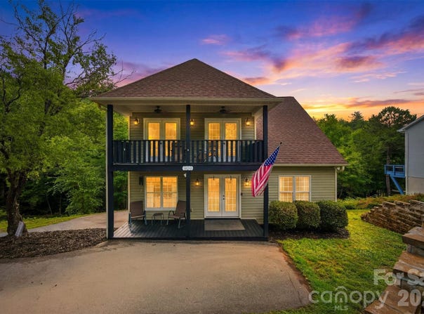 909 36th Avenue NW, Hickory, NC 28601