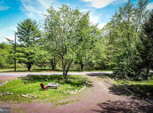 39 STREAM DRIVE, WHITE HAVEN, PA 18661