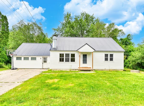 55 Maple Street, Farmingdale, ME 04344