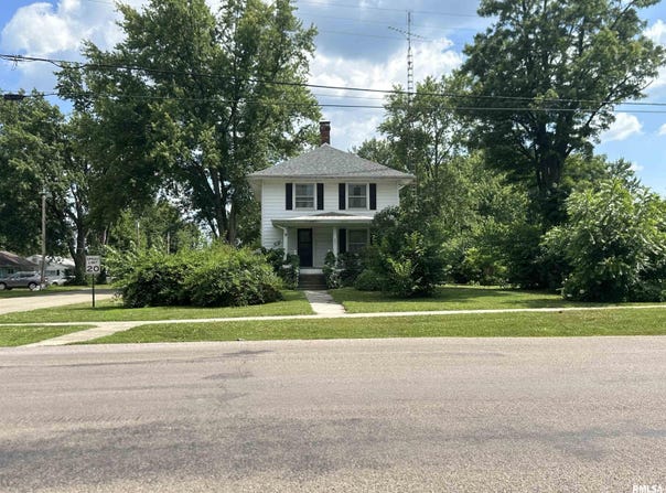 301 W GREENWOOD Avenue, Jacksonville, IL 62650
