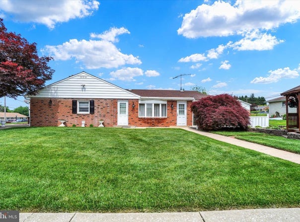 2290 SCHOOL STREET, YORK, PA 17408