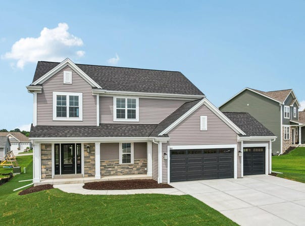 665 Mary Way, Slinger, WI 53086