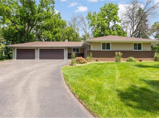 10700 27th Avenue S, Burnsville, MN 55337