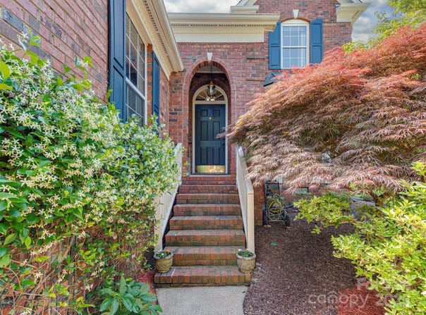 2825 Redfield Drive, Charlotte, NC 28270