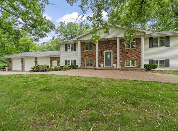 201 E LAKE SHORE Drive, Edelstein, IL 61526