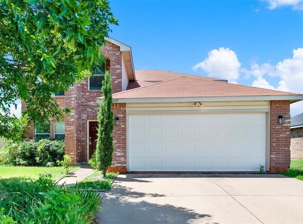 2029 W Grove Lane, Grand Prairie, TX 75052