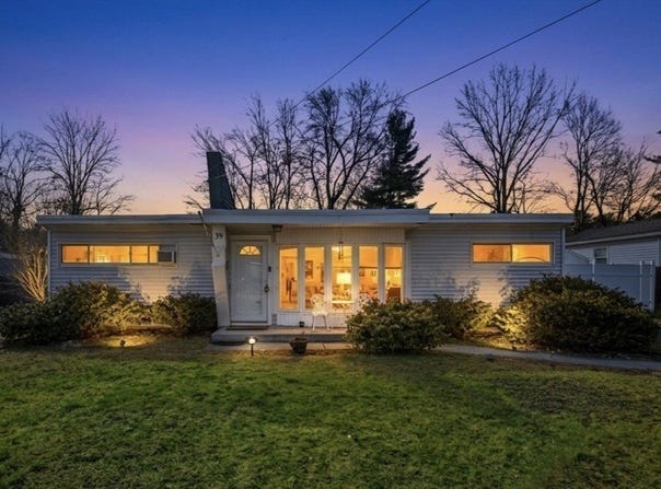 39 Groton St, Springfield, MA 01129