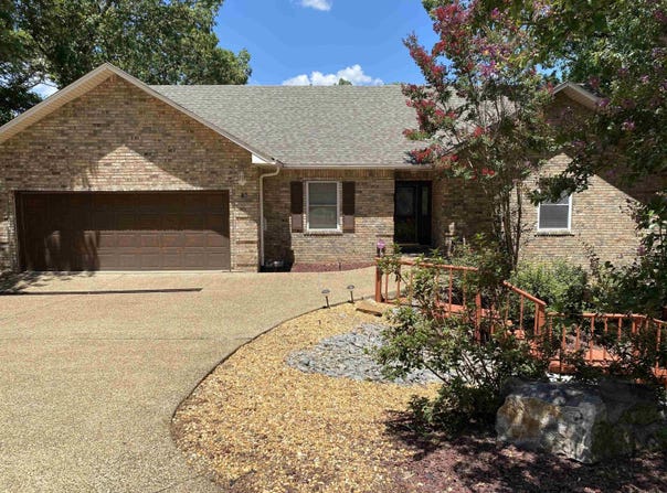18 Alicante Road, Hot Springs Village, AR 71909