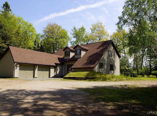 19881 Lakeshore, Ontonagon, MI 49953