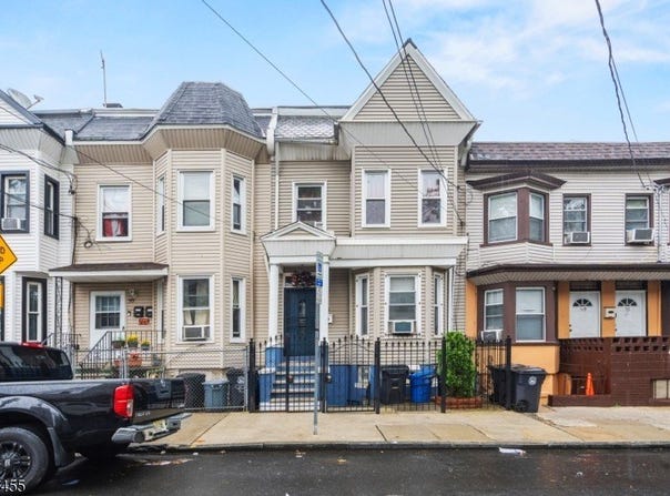 93 Garside St, Newark City, NJ 07104-1009