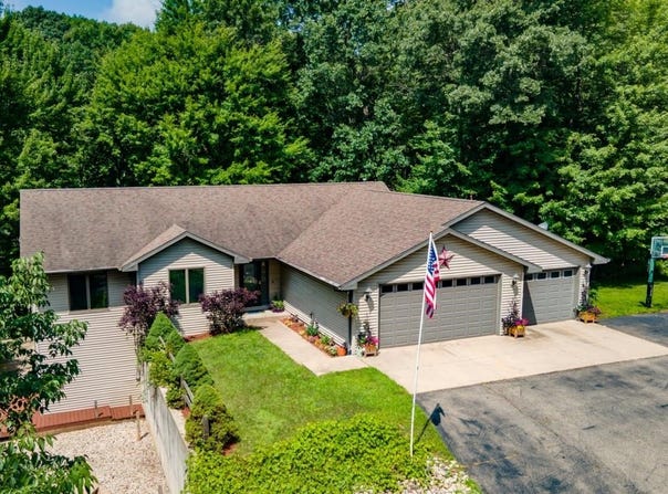 W8330 ROYAL OAKS Drive, WAUTOMA, WI 54982