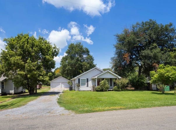 6943 Howe, Groves, TX 77619