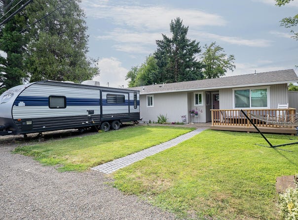 514 S Royal Avenue, Eagle Point, OR 97524
