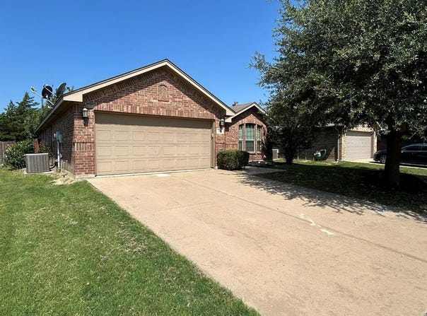 236 Spring Hollow Drive, Saginaw, TX 76131