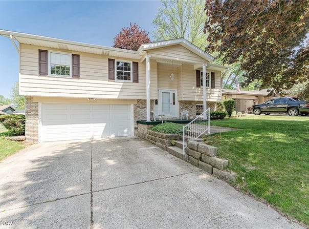 530 N Scranton Street, Ravenna, OH 44266