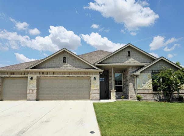 126 Creekside Drive, Sanger, TX 76266