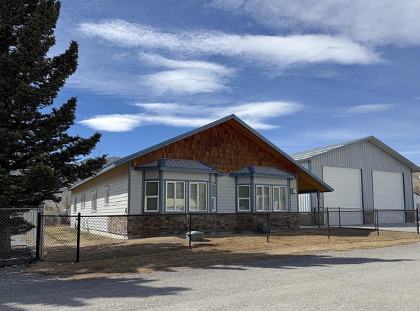 801 Forest Dr, Mackay, ID 83251