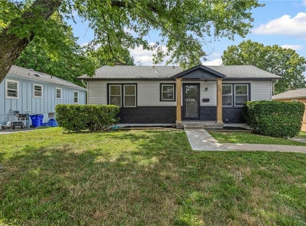 305 E Whitney Street, Olathe, KS 66061