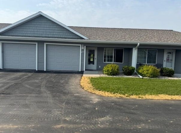 1329 S Wilson Ave, Hartford, WI 53027