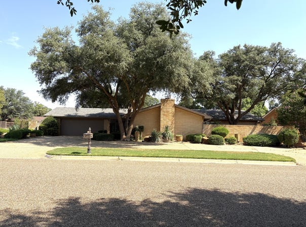 1701 E Carter Drive, Brownfield, TX 79316