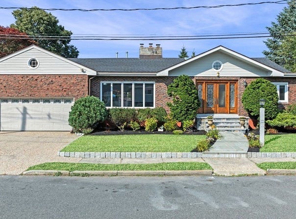 8 Trager Rd, Marblehead, MA 01945