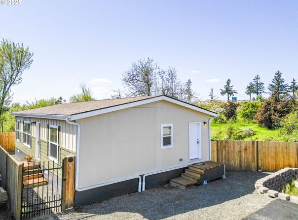 492 Moffit LN, Springfield, OR 97477