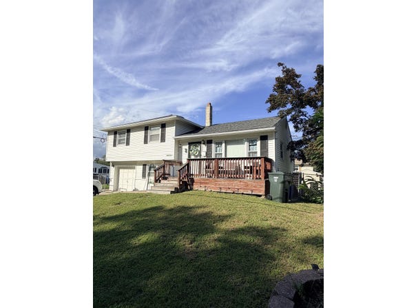 93 W Laurel Dr, Somers Point, NJ 08244