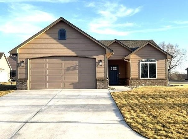 4426 Niblick Dr, Winfield, KS 67156