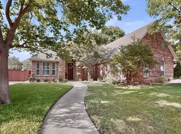 700 Salmon Run Court, Euless, TX 76039