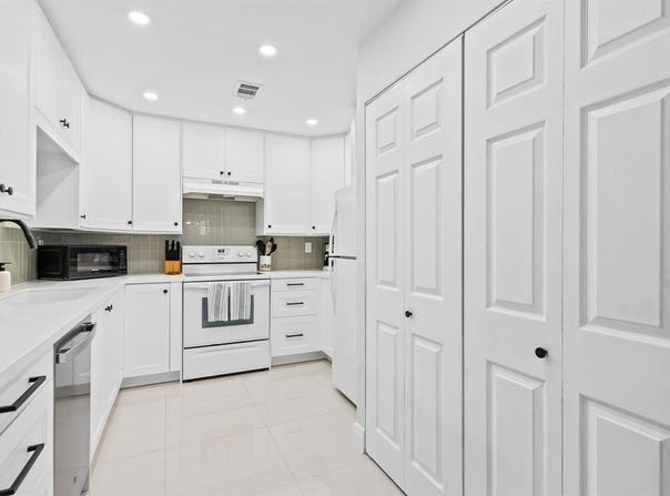 8059 SW 17th Pl, Davie, FL 33324