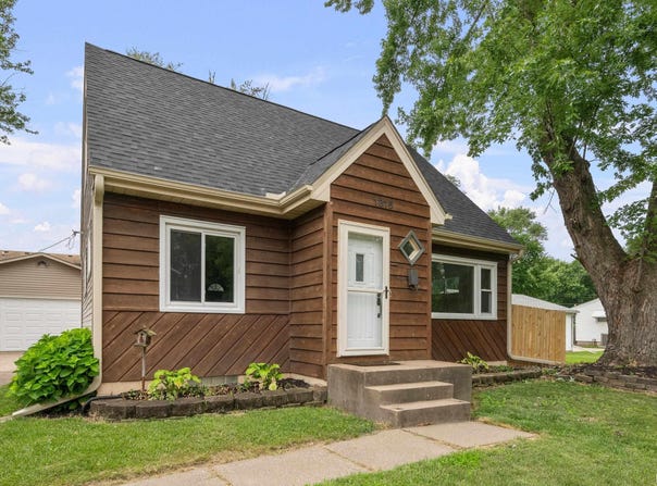 1815 LINCOLN Road, Bettendorf, IA 52722
