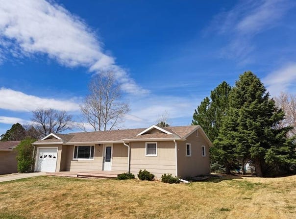 834 E 9th Street, Chadron, NE 69337