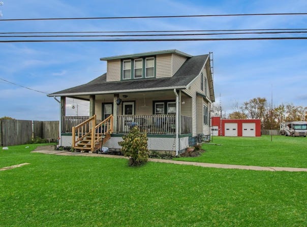 1344 W Lakeshore Drive, Port Clinton, OH 43452