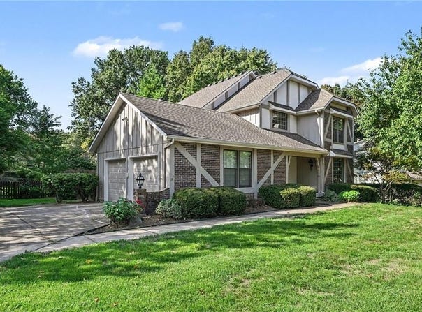 2305 W 120th Terrace, Leawood, KS 66209
