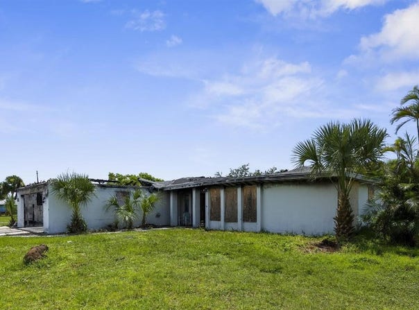 189 CUMMINS AVENUE NE, PORT CHARLOTTE, FL 33952