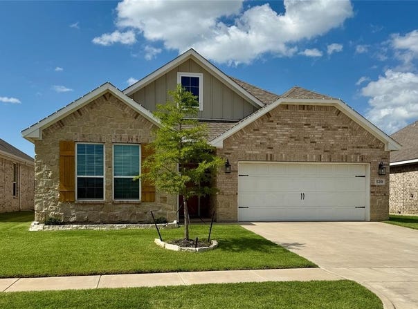 520 Mustang Lane, Pilot Point, TX 76258