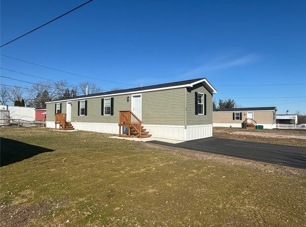 27 Ewald Drive, Penfield, NY 14625