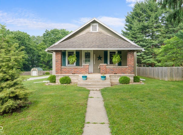 2211 S Andrews Road, Yorktown, IN 47396