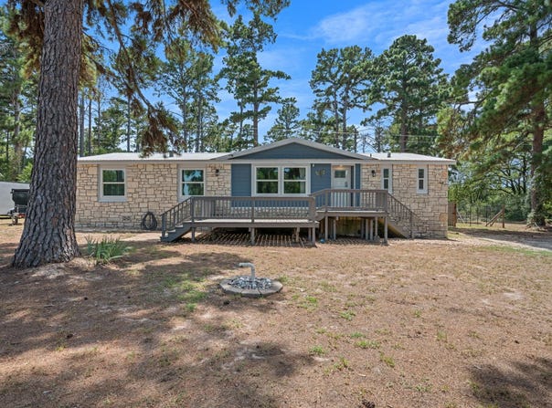111 Scenic Farms DR, McDade, TX 78650